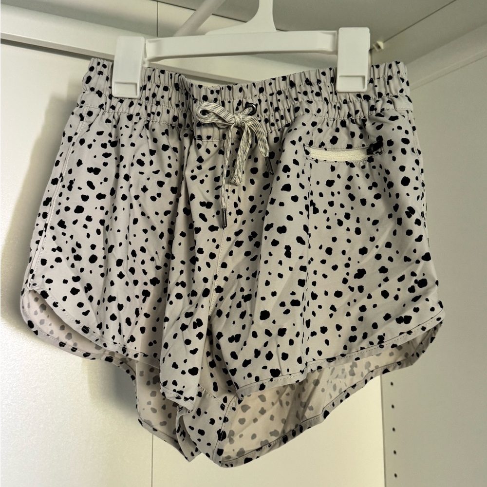 Vuori clementine Running or Hot yoga shorts